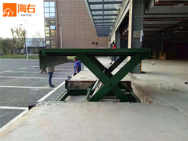 剪叉式装卸平台